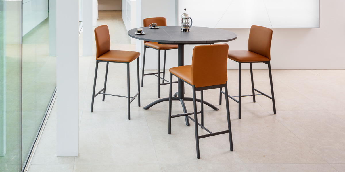 Ensemble table Laser and stools BarLoft